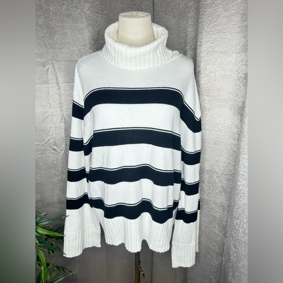 NWT Laundry By Shelli Segal Oversized Turtle Neck Stripe Print Sweater Sz M - Picture 2 of 11